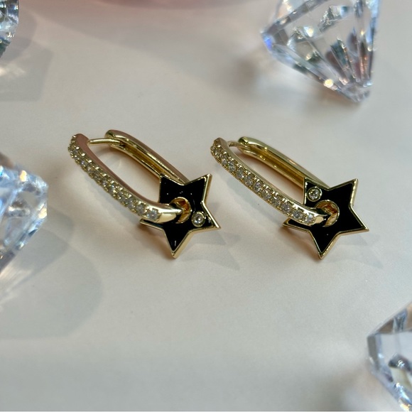 Rectangular hoop earrings. - Picture 3 of 4